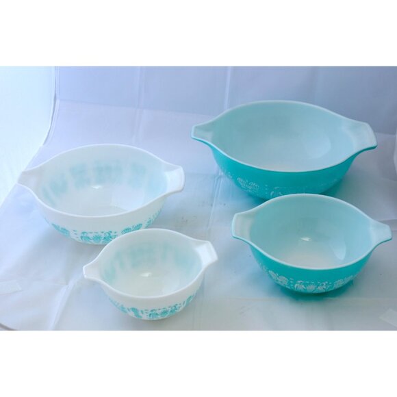 Vintage Pyrex Amish Butterprint Cinderella Bowl Set: Turquoise & White - Picture 4 of 10